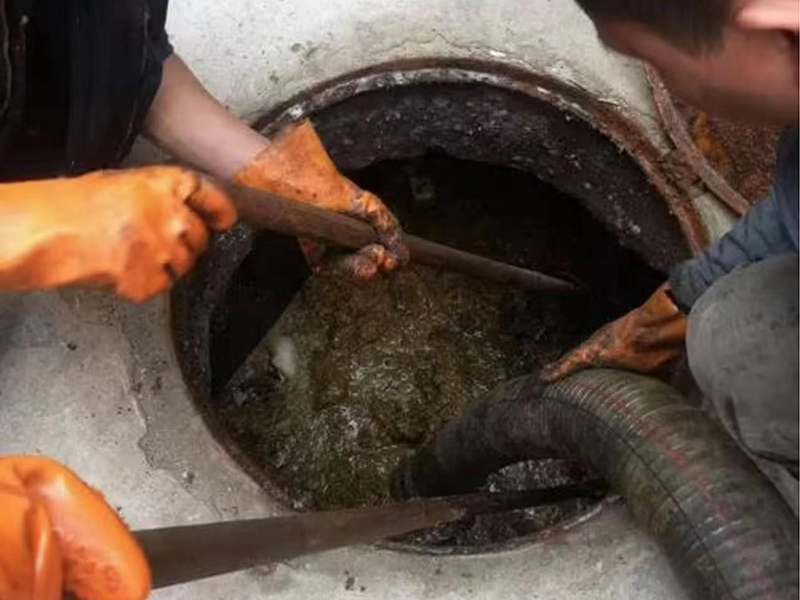 响水清理化粪池时如何避免沼气的危害?